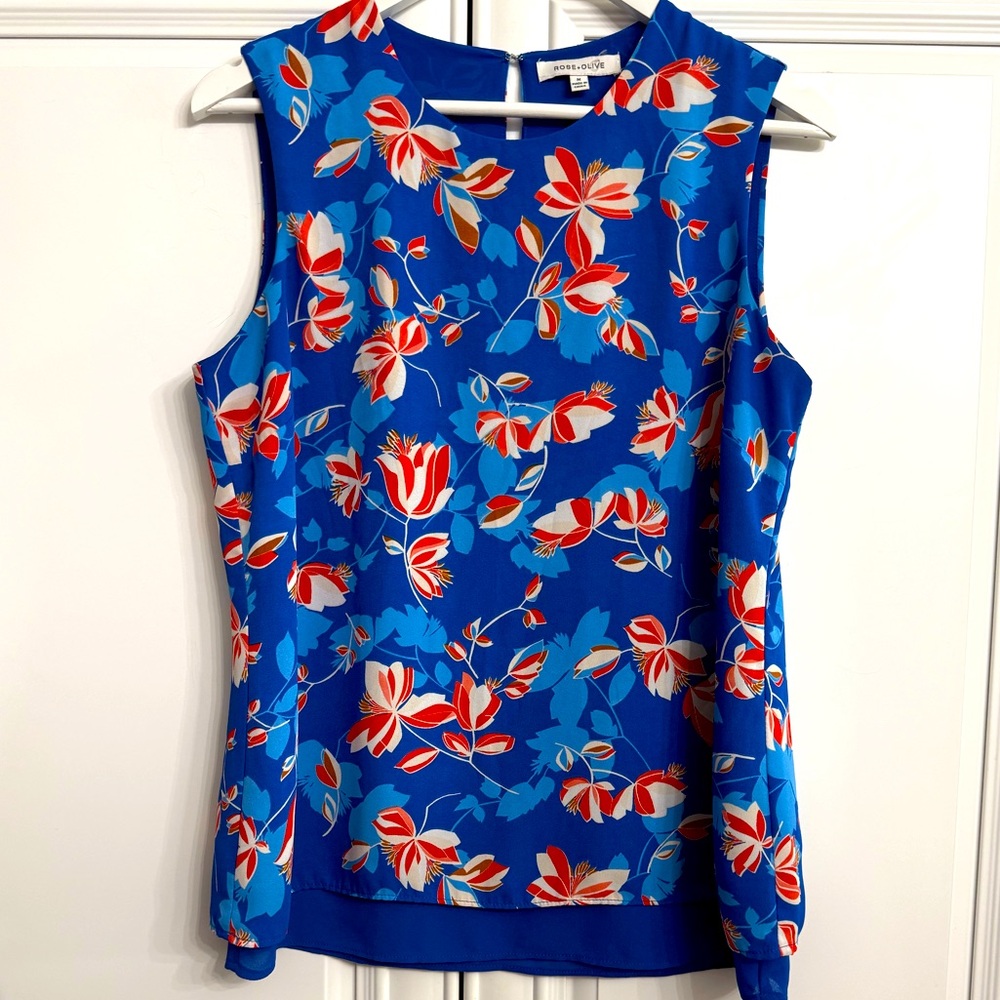 Rose + Olive Women's Size Medium Crew Neck Sleeveless Blouse Blue w/Floral Print
